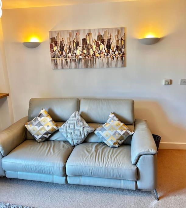 City Centre Apartment. Wrexham Exterior foto